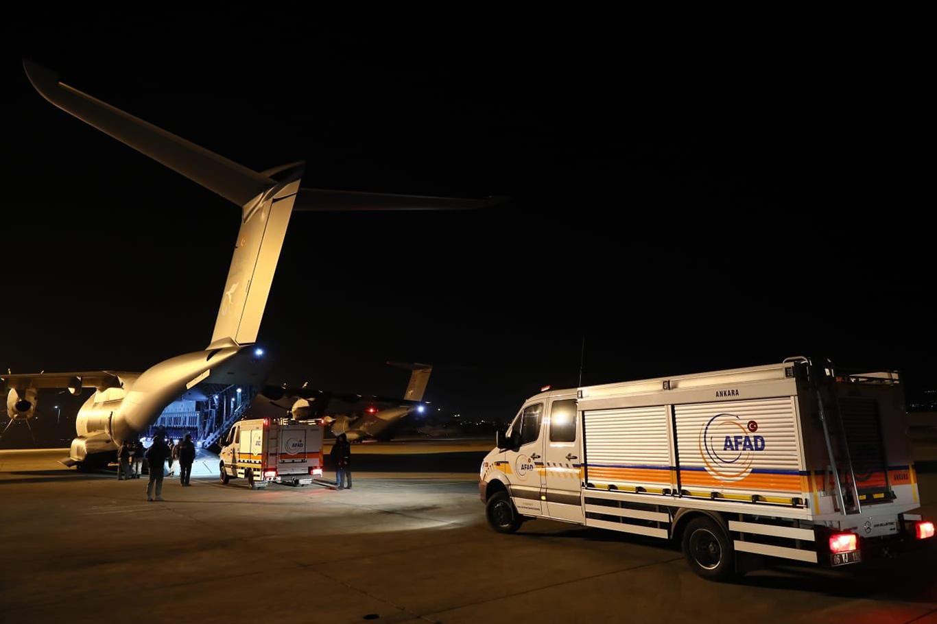 AFAD'ın İstanbul ve Ankara arama kurtarma ekipleri 2 uçakla yola çıktı